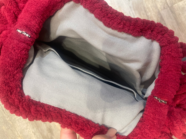 MS.ALTHAUS.KNITS Stricktasche CLUTCH PUFFY Sling Baby, Farbe Bordeaux Rot, Größe L