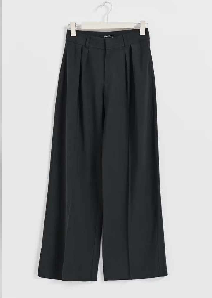 GINA TRICOT weite Hose Offblack