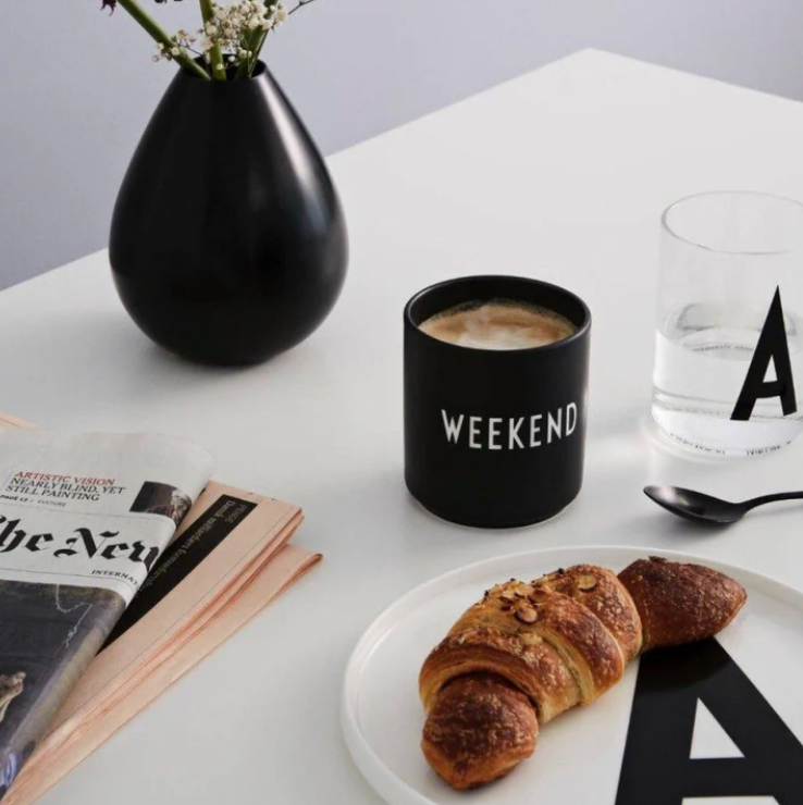 DESIGN LETTERS, Tasse, Weekend, Schwarz