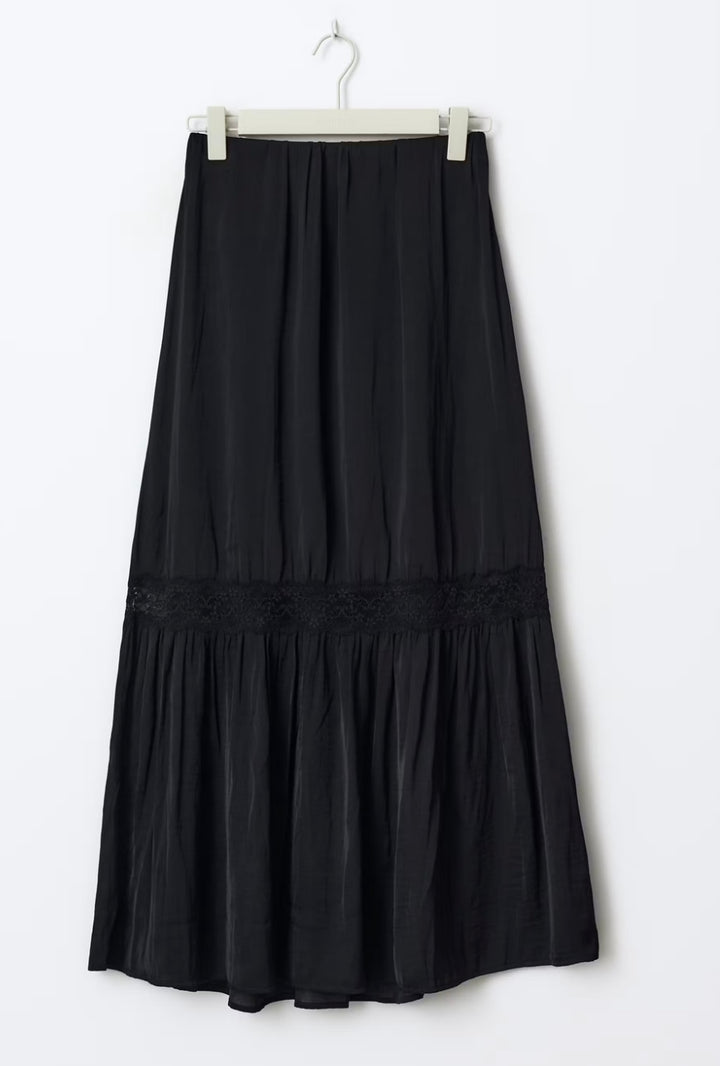 GINA TRICOT langer Rock mit Spitze, Schwarz