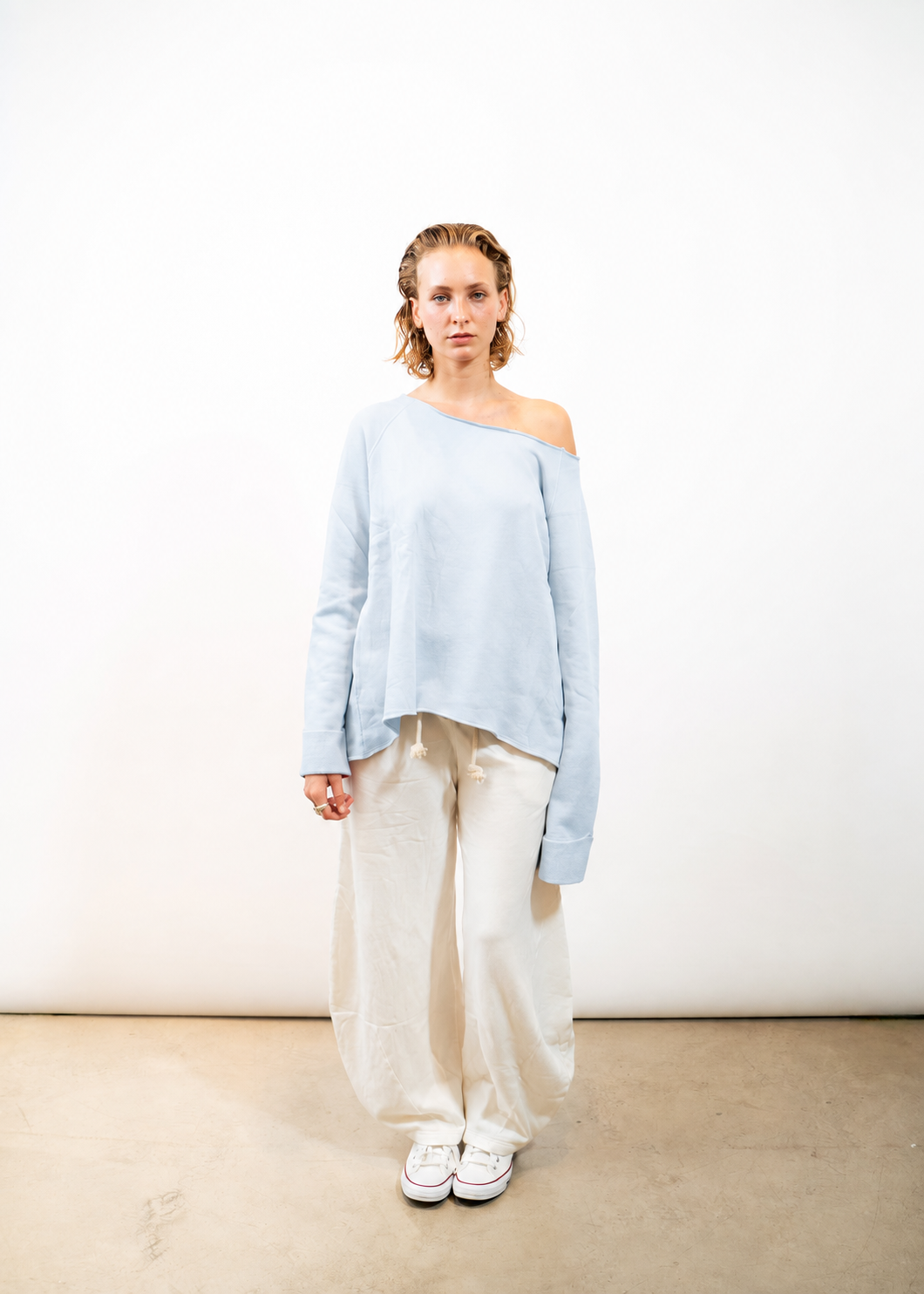 OUTRYGHT Sweatshirt OUIVY, Destroyed Charm, Farbe Ice Melt Hellblau
