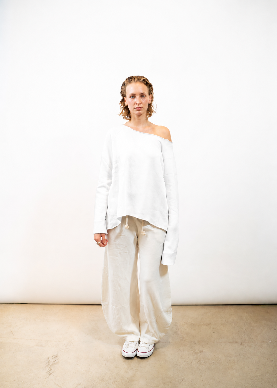 OUTRYGHT Sweatshirt OUIVY, Destroyed Charm, Farbe Chalk