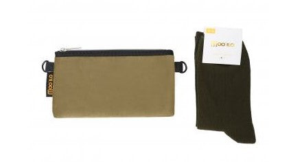 MOO ILO LUREX SOCKEN in kleiner Neonpren Tasche, Farbe Khaki