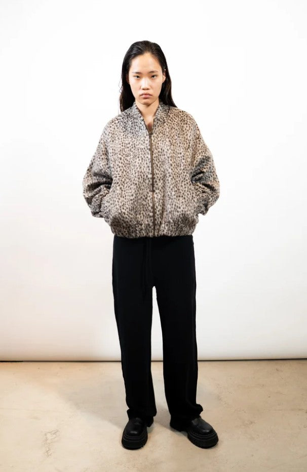 OUTRYGHT Bomber Jacke mit Reh-Muster Trend-Print
