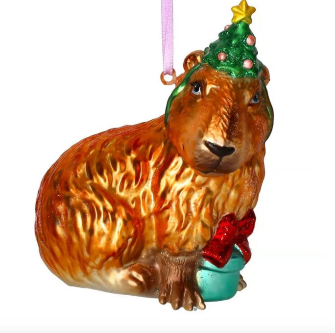 GIFTCOMPANY Christbaumkugel CAPYBARA MIT TANNENBAUM-HUT