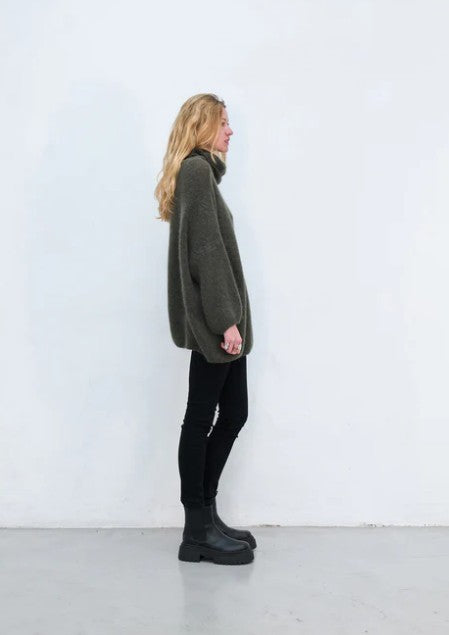 OUTRYGHT Pullover Conny - Military Grün