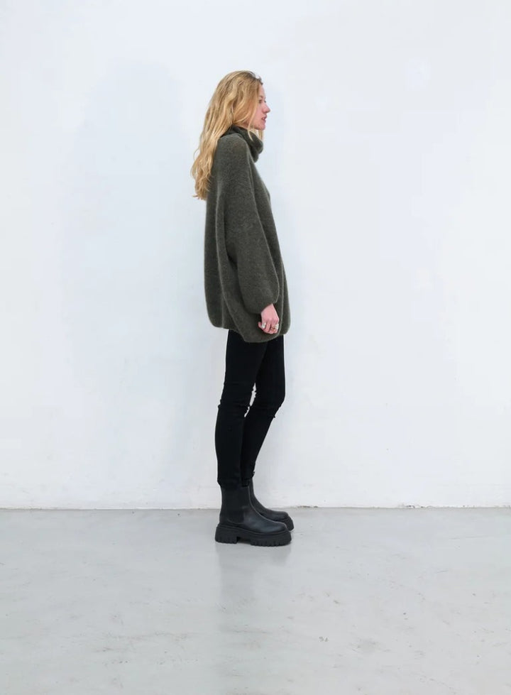 OUTRYGHT Pullover CONNY, mit Kragen, oversized, Farbe Khaki