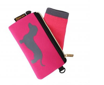 MOO ILO SOCKEN in kleiner Neonpren Tasche, Dackel