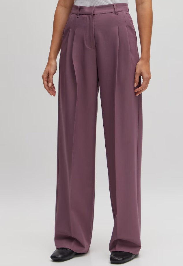 EDITED Hose Elna, Farbe Rostbraun