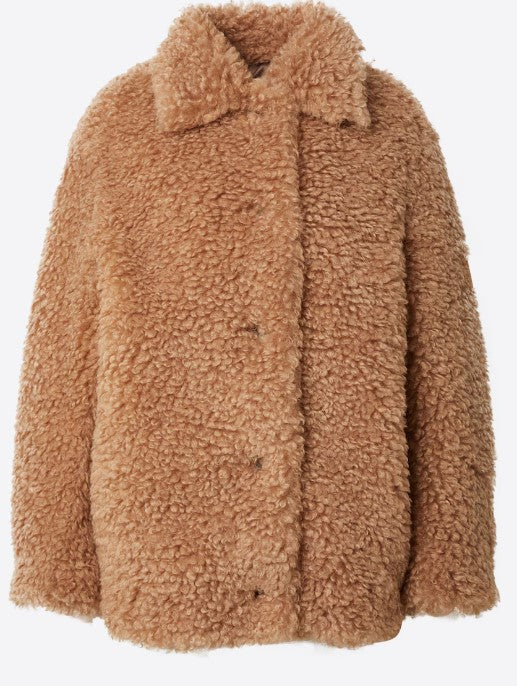 EDITED Jacke Elva, Farbe Cognac, Teddyfell-Optik
