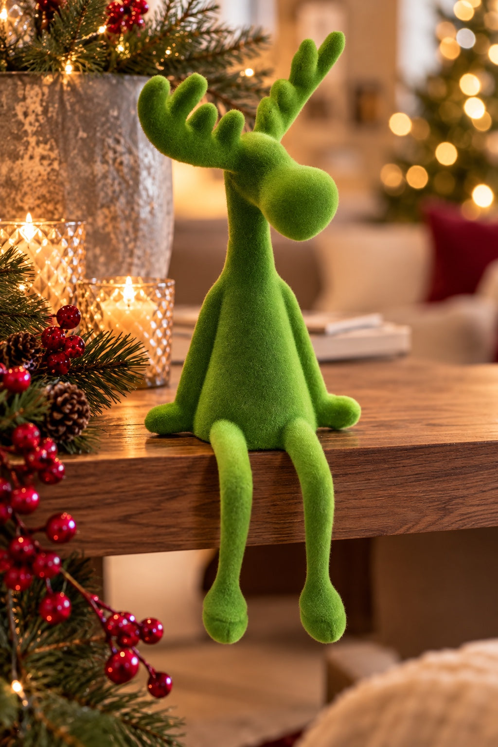 Grüner Kantenhocker Elch als Weihnachtsdekoration