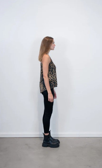 OUTRYGHT Top Tina LEO