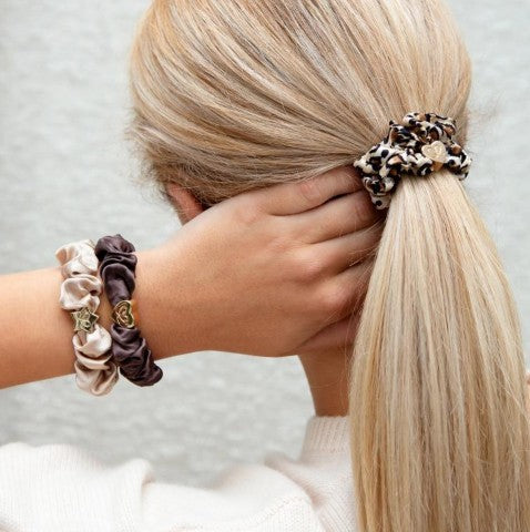 BY ELOISE HAARGUMMI SCRUNCHIE Farbe Leo Sand