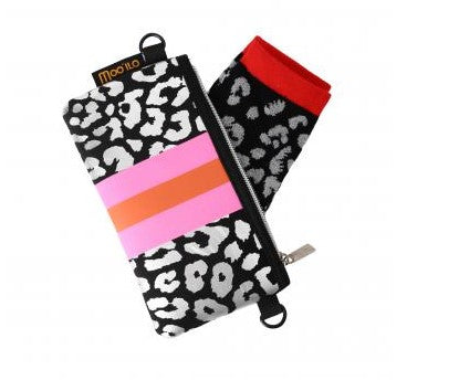 MOO ILO SOCKEN in kleiner Neonpren Tasche, Leo, Farbe Schwarz Silber