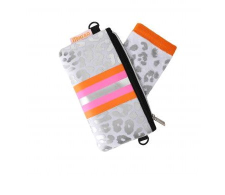 MOO ILO SOCKEN in kleiner Neonpren Tasche, Leo, Farbe Silber