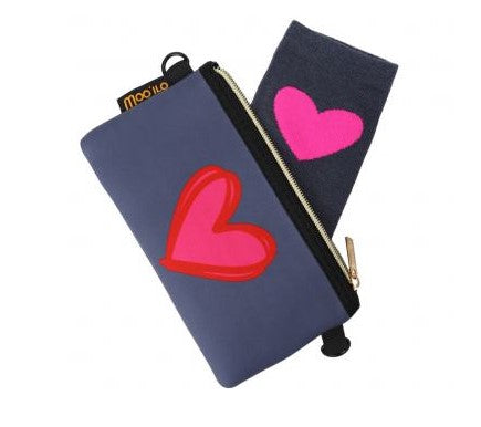 MOO ILO SOCKEN in kleiner Neonpren Tasche, Lieblingsmensch, Farbe Navy/Pink