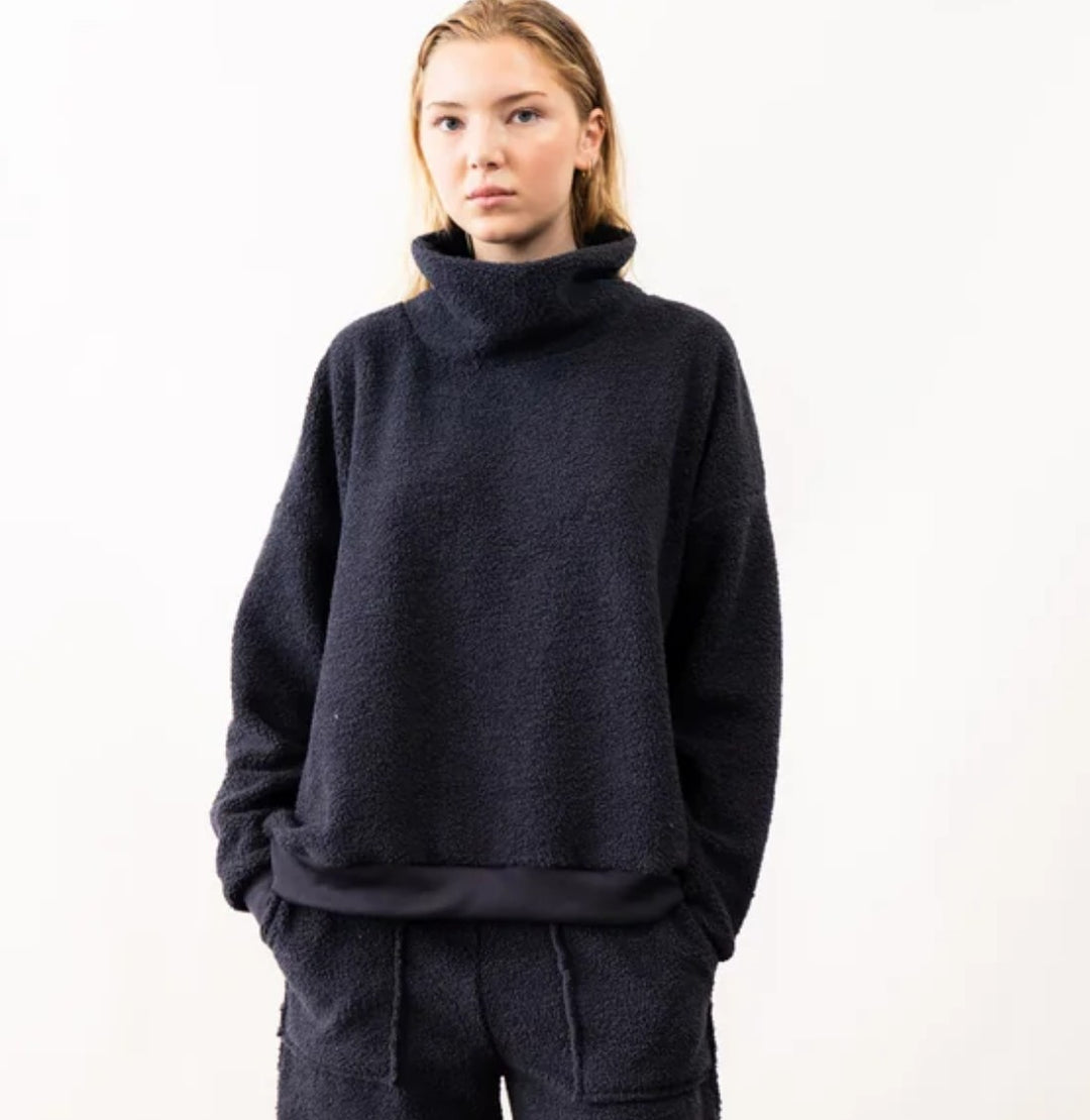 OUTRYGHT Sweatshirt OUJILO mit kleinem Kragen, Farbe Charcoal