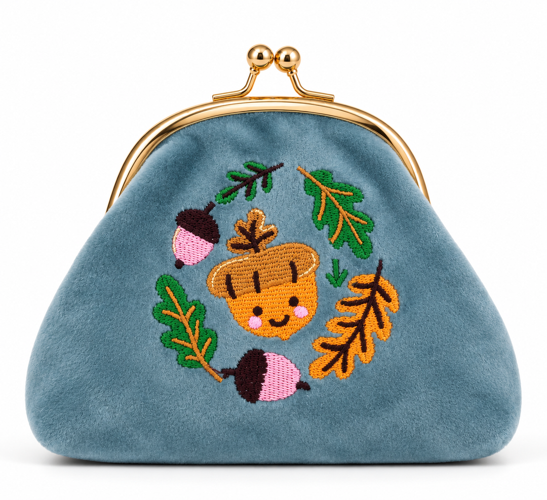 POWDER Bügeltasche hellblau mit Eichel und Eichenblättern