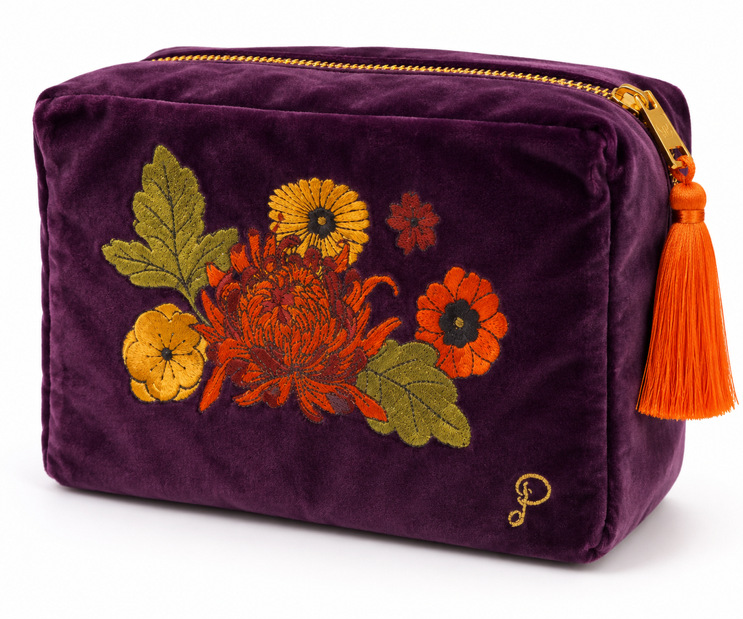 POWDER Kulturbeutel Samttasche Pflaume mit orangefarbener Blumenstickerei