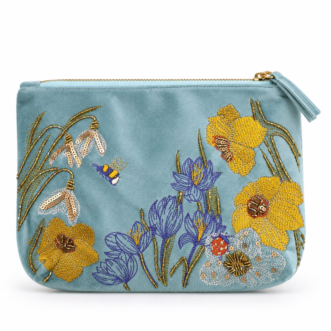 POWDER Samttasche Modell klein hellblau mit Biene und Blumenstickerei