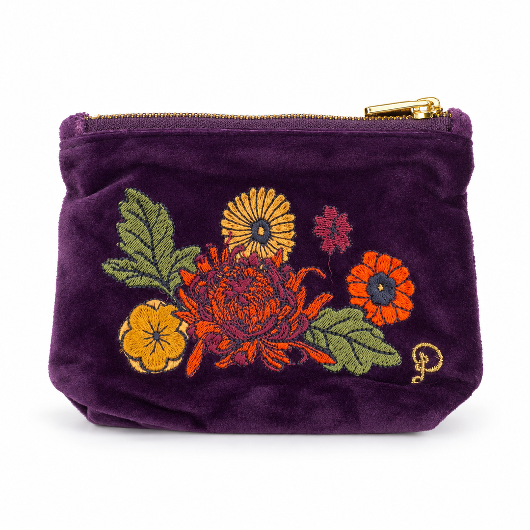POWDER Samttasche Modell klein – Blumen, violetter Samt mit floraler Stickerei