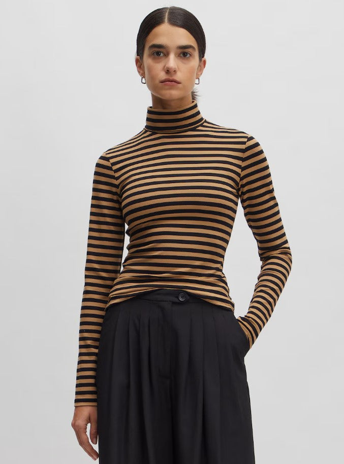 EDITED Rollkragen-Top Raya, Farbe Schwarz/Cognac Braun