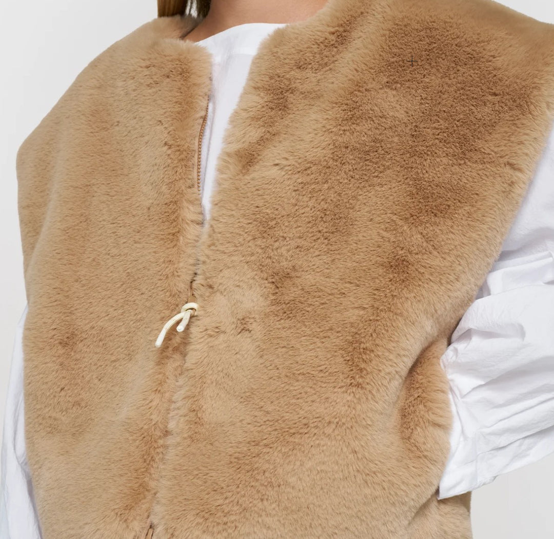10DAYS Flauschige Weste Fluffy Vest, Farbe Camel