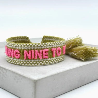 STATEMENT ARMBAND aus Stoff WORKING NINE TO WINE