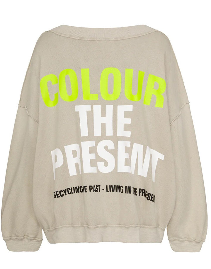 LIV BERGEN Sweatshirt COLUR THE PRESENT, Farbe Zement Grau