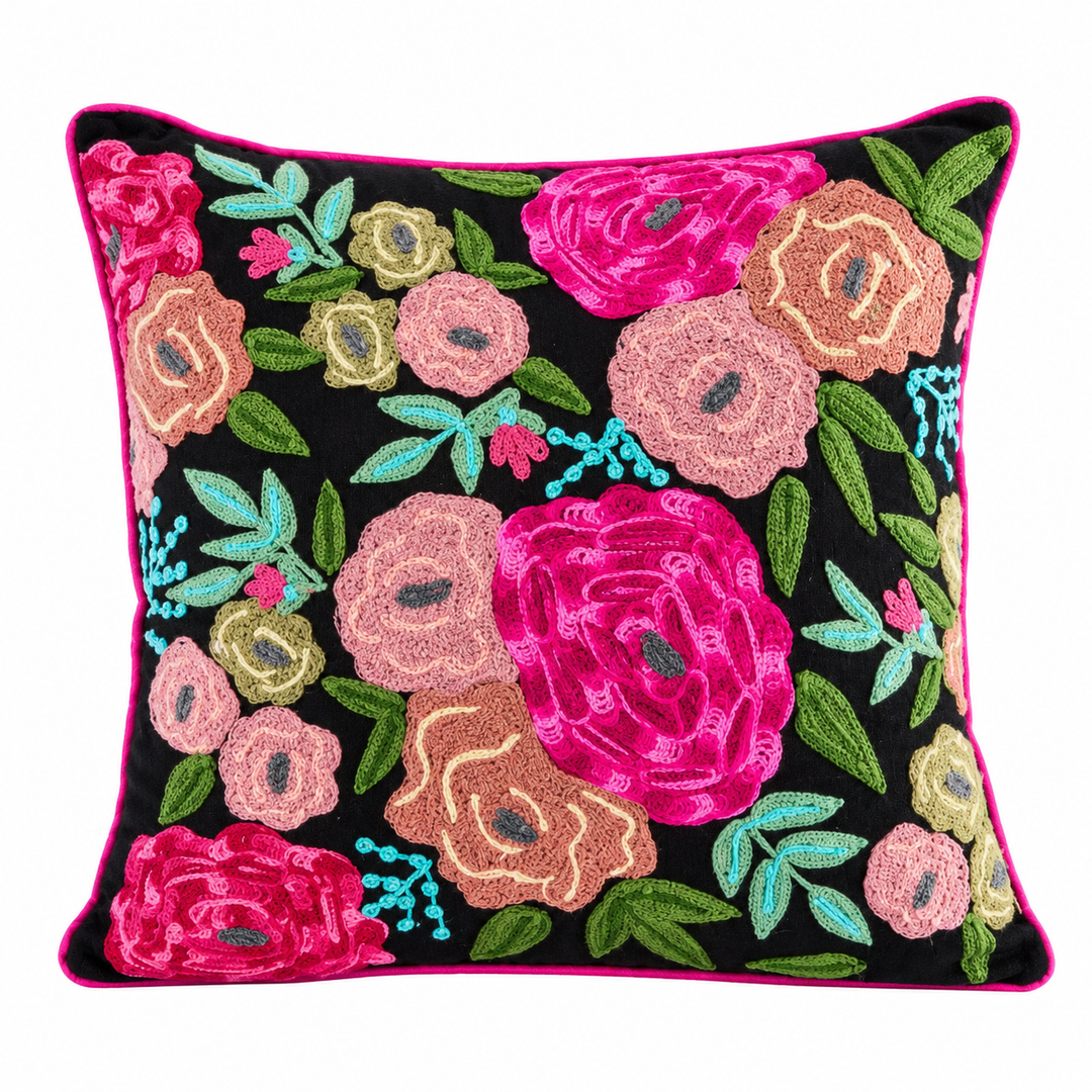 Handbesticktes Samtkissen mit Blumenornament